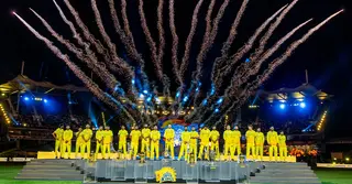 ধোনিকে এক ঝলক দেখতেই চিপকে হাজারো দর্শক